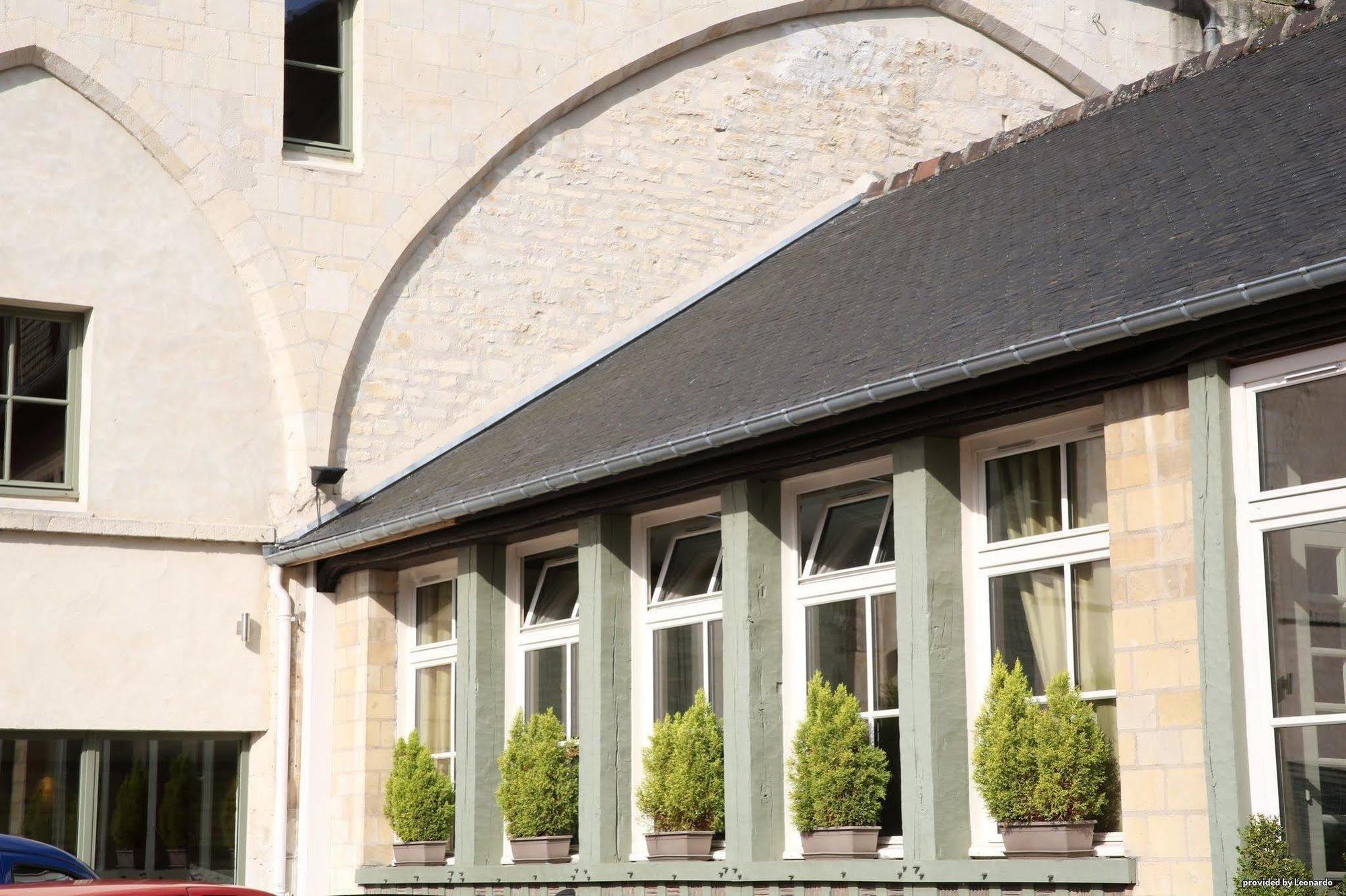 Hotel Restaurant Le Dauphin et Le Spa du Prieuré Caen Exterior foto